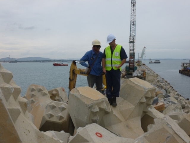 ACCROPODE™II, ACCROPODE™ certification Xbloc ® CORELOC ™ certification clas breakwater solution